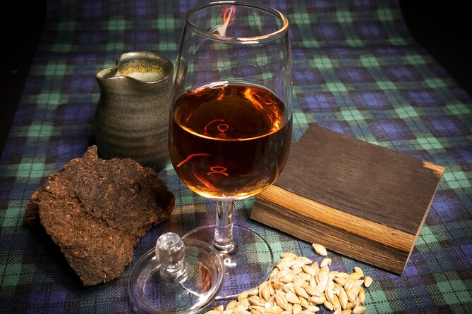Afternoon Whisky Tasting in a Traditional Edinburgh Bar - The Jolly Judge Bar Setting: What the Traditional Atmosphere Gives You