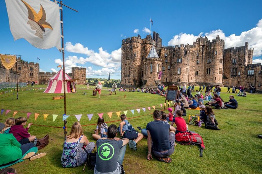 Alnwick Castle and Scottish Borders Tour from Edinburgh - Guides make or break it: Cara and Dusty as proof