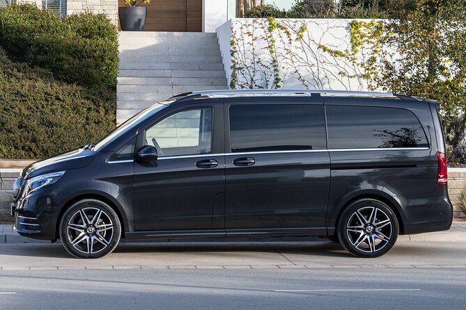 Arrival Transfer: Airport EDI to Edinburgh by Luxury Van - Turnhouse Airport to Edinburgh City, the Ride You Want After Flying