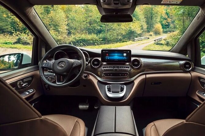 Arrival Transfer Edinburgh Airport EDI to Edinburgh by Minivan - From Edinburgh Airport Arrivals to Your Hotel in About 45 Minutes