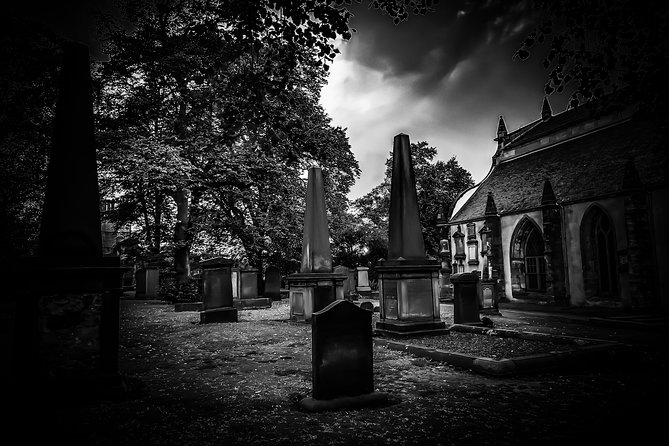 City of the Dead Haunted Graveyard Tour - Key reasons this haunted graveyard tour works