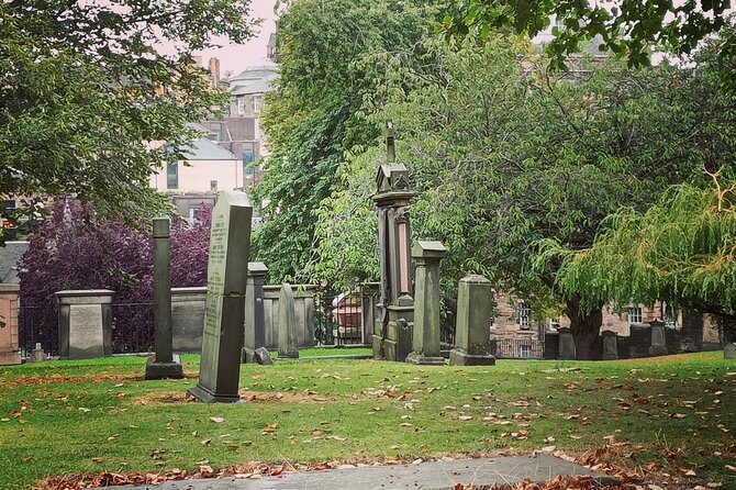 Dark History and Ghost Tour of Edinburgh - Advocate’s Close and how Edinburgh closes shape the scares