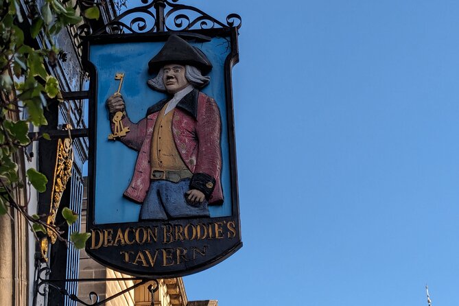 Dark History and Ghost Tour of Edinburgh - Victoria Street, Diagon Alley, and the wizard twist