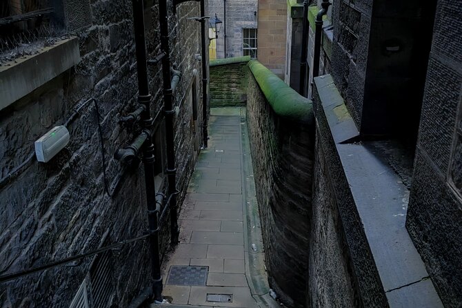 Dark History and Ghost Tour of Edinburgh - Who is leading the tour, and why that matters for quality