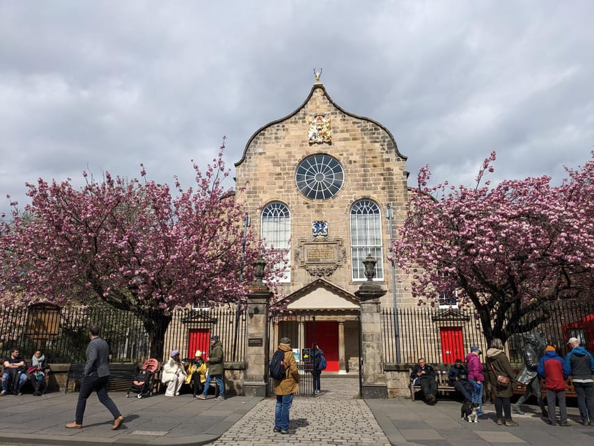 Dark Stories of Edinburgh: walking tour in French - Canongate District and the Royal Mile: where the stories start clicking
