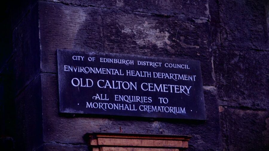 Edinburgh: 2-Hour Ghost Tour in Spanish - Who should book this Spanish ghost tour