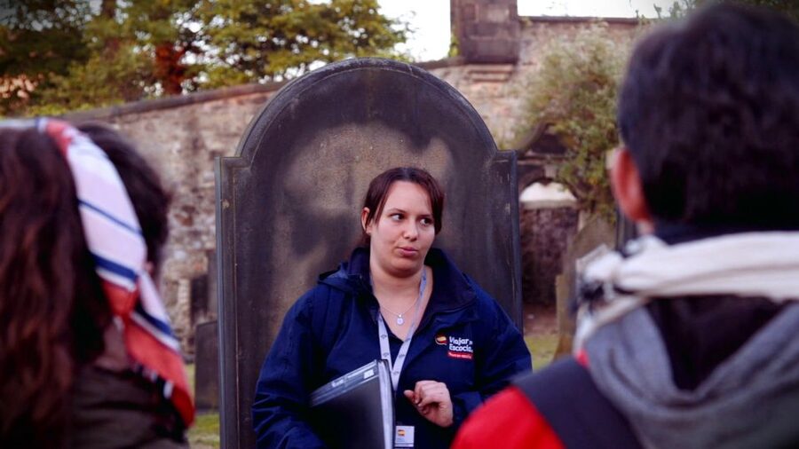 Edinburgh: 2-Hour Ghost Tour in Spanish - Starting on the Royal Mile: 190 High Street meeting point