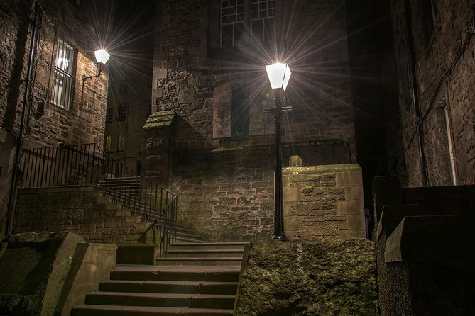 Edinburgh 2 Hour Nighttime Ghost Tour Italian Tour Guide - Old Calton Burial Ground: David Hume and an Obelisk for Reformers