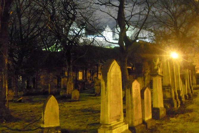 Edinburgh 2 Hour Nighttime Ghost Tour Italian Tour Guide - Price and Value: Is $20.59 Worth It?