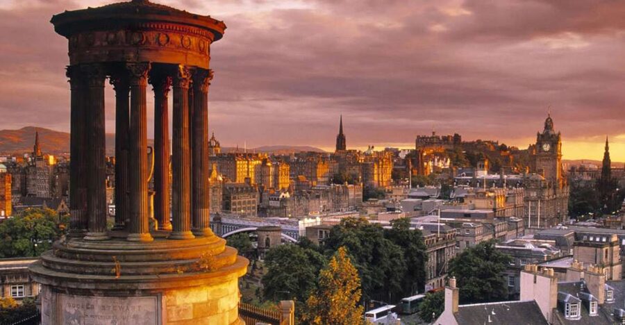 Edinburgh: 3-Hour Historical Walking Tour in Italian - Key things to know before you go