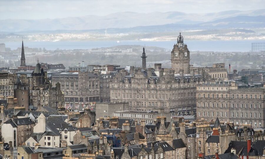Edinburgh: 3-Hour Historical Walking Tour in Italian - Grassmarket Snack Break and the Turn to the Dark Side