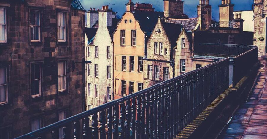 Edinburgh: 3-Hour Historical Walking Tour in Spanish - Royal Mile Start at 190 High Street, the Perfect Launch Pad