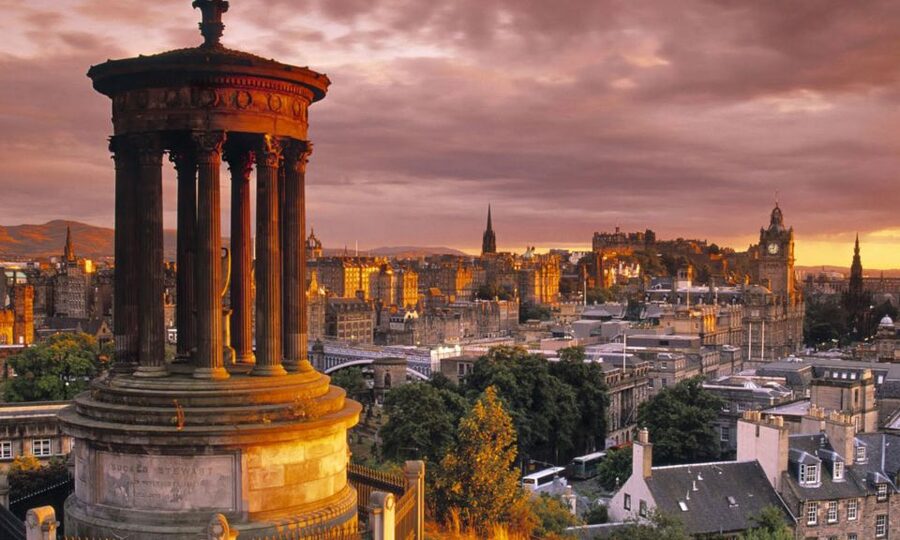 Edinburgh: 3-Hour Historical Walking Tour in Spanish - Mary Queen of Scots and the Scottish Enlightenment, Without the Textbook Vibe