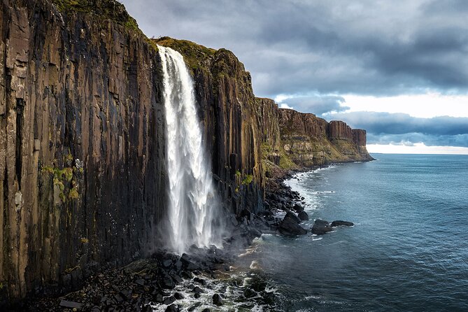 Edinburgh:5-Day Isle of Skye, Inverness & Loch Ness Tour w/Hostel - First Stop Energy: Kelpies, Stirling, Glencoe, and Oban