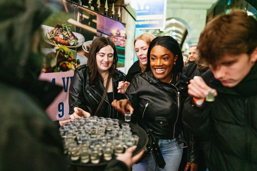 Edinburgh: 7 Bar Pub Crawl with 7 Shots & Discounts - Discounts, free entry, and skipping queues: where you feel the perks
