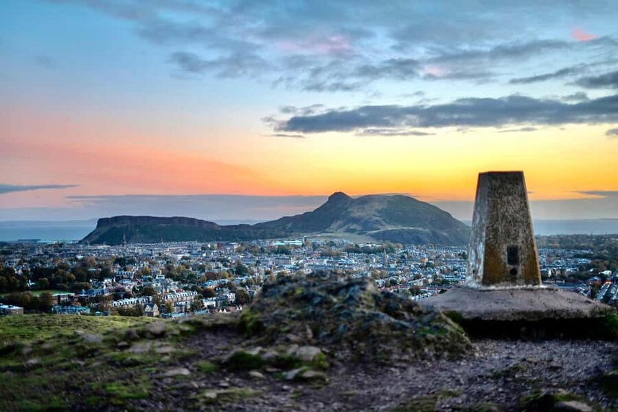Edinburgh: Arthur's Seat Hike with Mountain Guide - Meet at Holyrood, then walk away from the crowds
