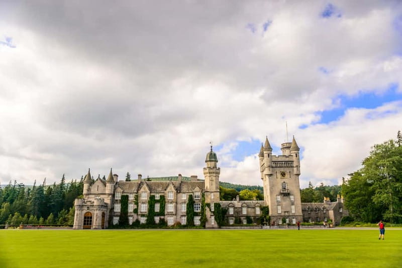 Edinburgh: Balmoral Castle and Scone Palace Royal Tour - Scone Palace: the crowning ground and the gardens you actually get to enjoy