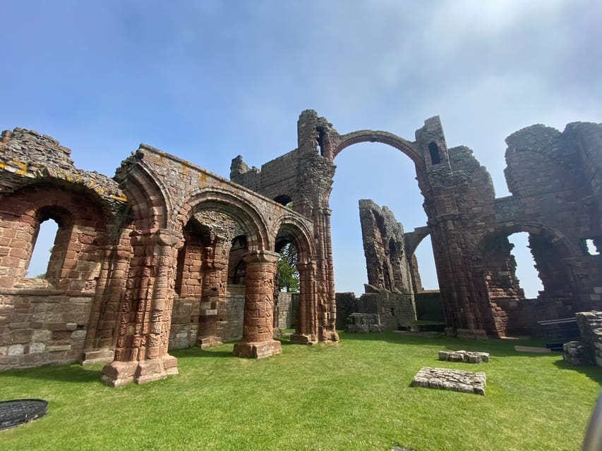 Edinburgh: Bamburgh Castle, Northumberland and Alnwick Trip - Alnwick Garden: the winter choice between gardens and town time
