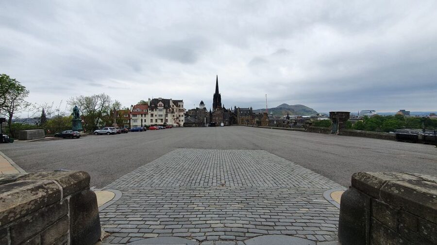 Edinburgh Castle: 120-Minute In-Depth Tour with Expert Guide - The One o’Clock Gun Stop: A Small Tradition with Big Context