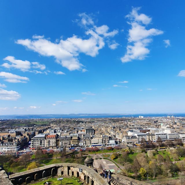Edinburgh Castle: 120-Minute In-Depth Tour with Expert Guide - Scottish Crown Jewels and the Crown Room Closure Notice for 2026