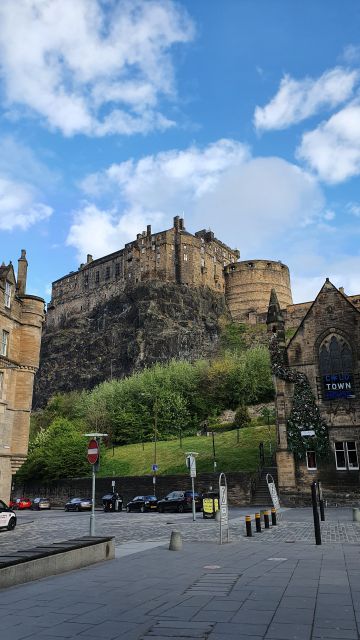 Edinburgh Castle: 120-Minute In-Depth Tour with Expert Guide - Meeting at the High Court Near David Hume Statue (Not at the Castle Gate)