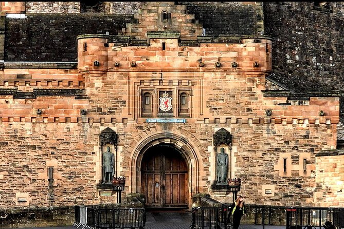 Edinburgh Castle Guided Tour - Tickets Included - Royal Mile Start: From St Giles to the Castle Esplanade
