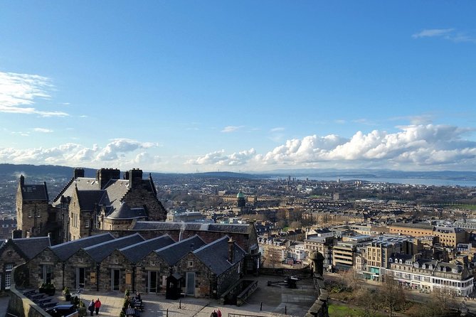 Edinburgh Castle Guided Walking Tour in English - Why this 90-minute Edinburgh Castle walk makes sense