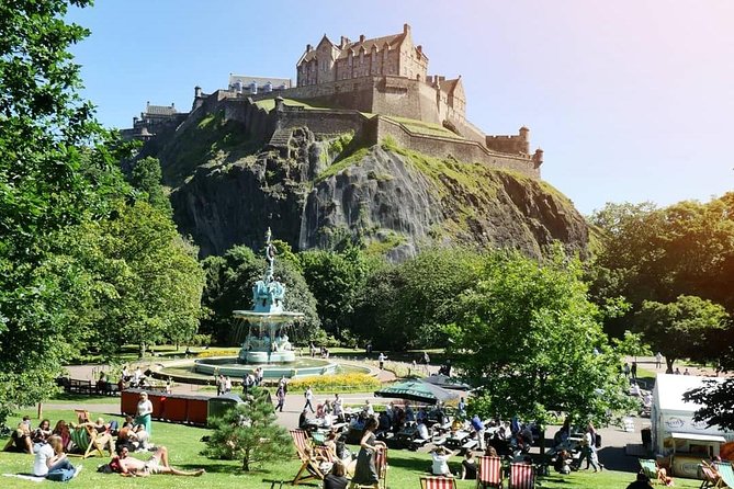 Edinburgh Castle Guided Walking Tour in English - Inside the grounds: dungeons, Crown Jewels, and lookout points