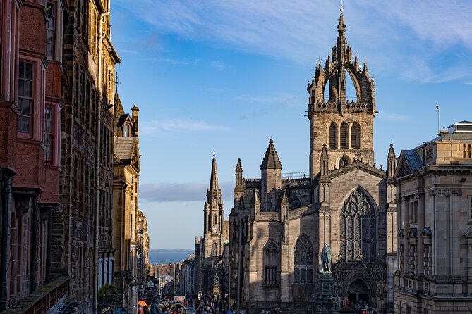 Edinburgh Castle: Guided Walking Tour with Entry Ticket - Great Hall and Royal Palace: how to make your ticket feel like a lesson