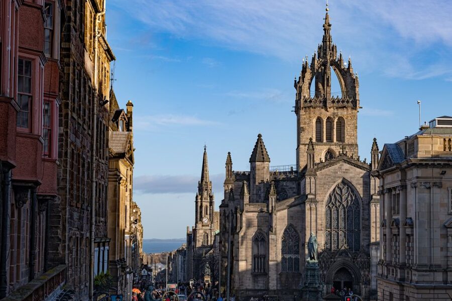 Edinburgh Castle: Guided Walking Tour with Entry Ticket - Best for first timers, history lovers, and people who want a guided start