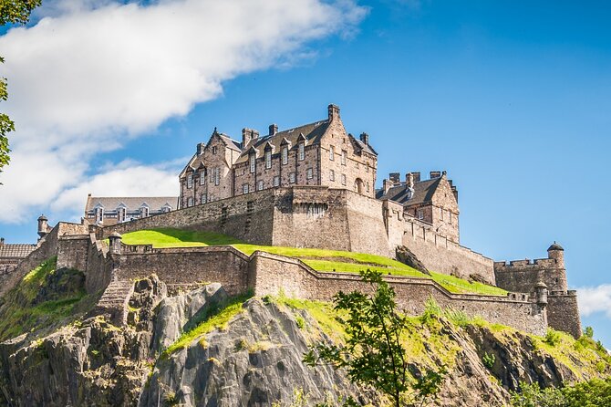 Edinburgh Castle Highlights Tour with Tickets, Map, and Guide - Entering through the gatehouse, then straight to Argyle Battery views