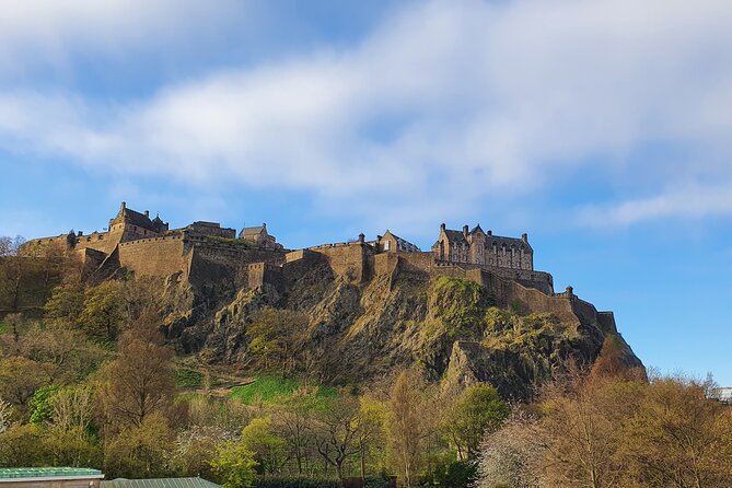 Edinburgh Castle Highlights Tour with Tickets, Map, and Guide - Crown Square and the Royal Palace, where the Crown Jewels make sense