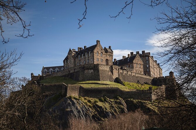Edinburgh Castle & Royal Mile Walking Tour - Ticket Included - Mercat Cross and the unicorn: public power in plain sight
