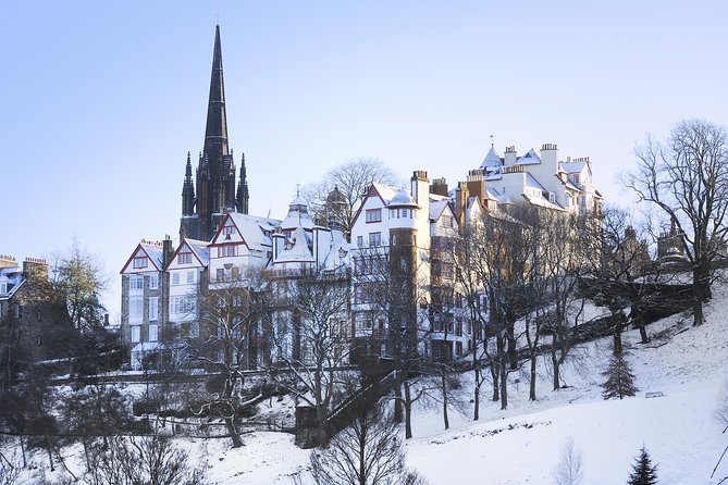 Edinburgh Christmas Tour, Highlights & Hidden Gems with a Local - Royal Botanic Garden Edinburgh light trail: the evening show