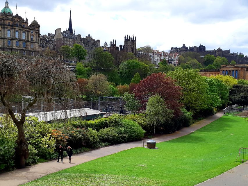Edinburgh: City Highlights Private Guided Walking Tour - Edinburgh Castle and St Giles Cathedral, seen the smart way