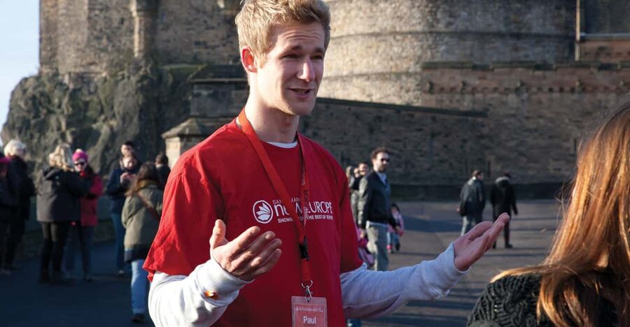 Edinburgh: City Highlights Walking Tour - Entering Edinburgh’s Royal Mile, one legend at a time