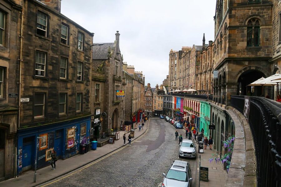 Edinburgh: City Highlights Walking Tour - Up the Royal Mile: Strolling past the city’s biggest stage