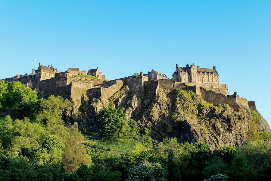 Edinburgh: City Highlights Walking Tour - Grassmarket: coffee break energy and a livelier Edinburgh view