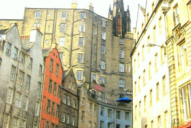 Edinburgh City Walking Tour, Discover Old Town, Royal Mile with a Local Expert! - Medieval street life and the city walls that shaped everything