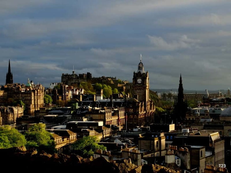 Edinburgh: Dark History Royal Mile Walking Tour - Starting at St Giles, and how the Royal Mile sets the tone