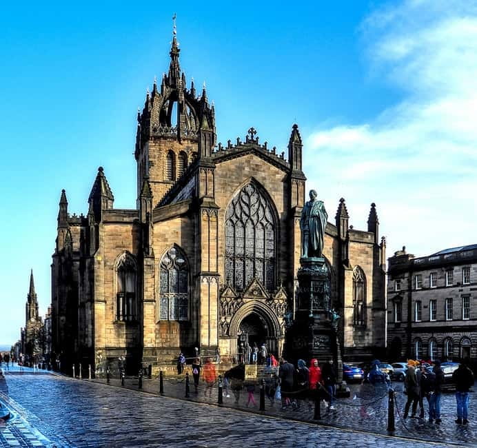 Edinburgh: Dark History Royal Mile Walking Tour - The dark themes are real, not cosplay