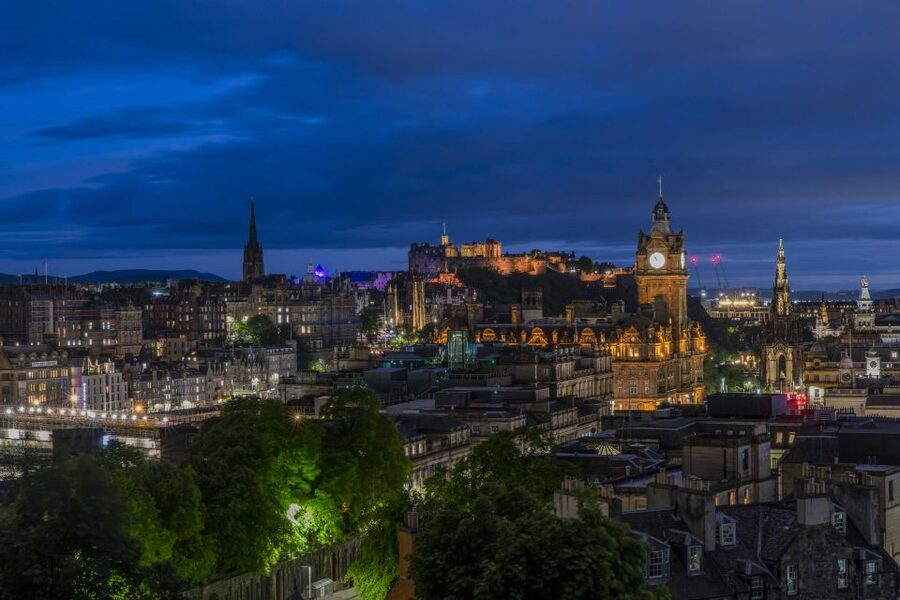 Edinburgh: Dark Secrets of the Old Town Ghost Walking Tour - Edinburgh’s Dark Side Works Best on Foot and in the Evening