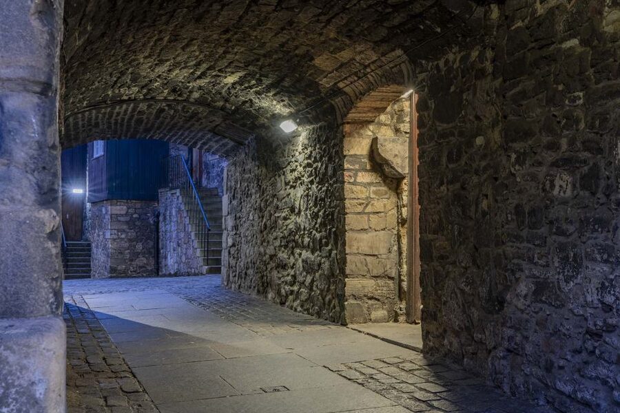 Edinburgh: Dark Secrets of the Old Town Ghost Walking Tour - The Walk Through Old Town: Alleys, Aged Houses, and Those Story Corners