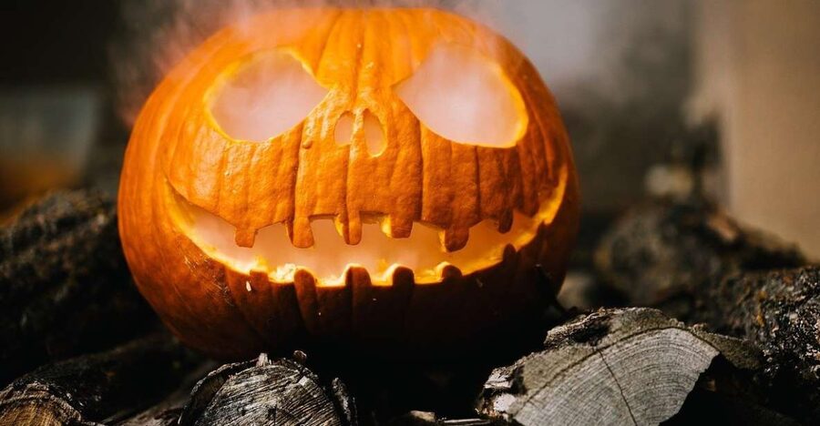 Edinburgh: Dark Secrets of the Old Town Halloween Tour - Canongate Kirkyard: When Edinburgh’s Alleyways Turn Quiet