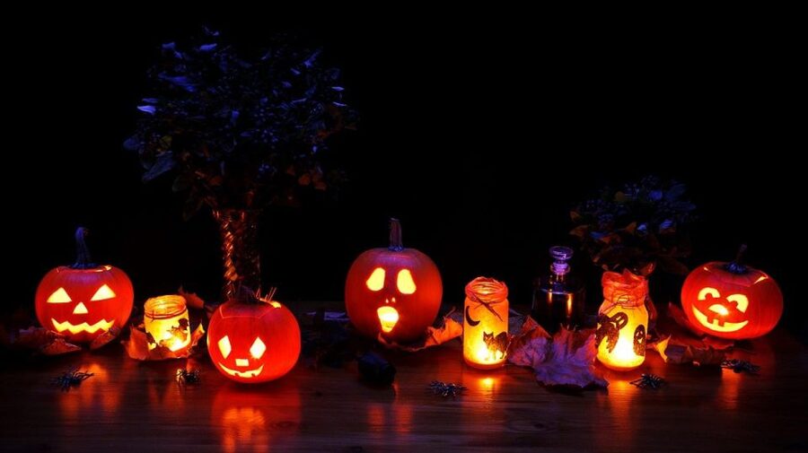 Edinburgh: Dark Secrets of the Old Town Halloween Tour - The 17th-Century Houses and the Mystery of “Here”