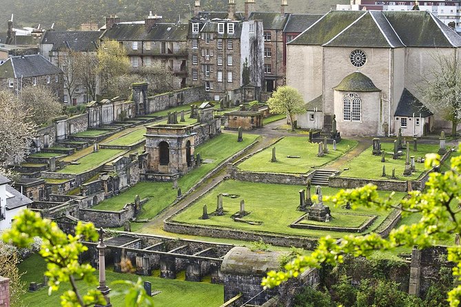 Edinburgh Darkside Walking Tour: Mysteries, Murder and Legends - North Bridge and the Walk to Calton Hill