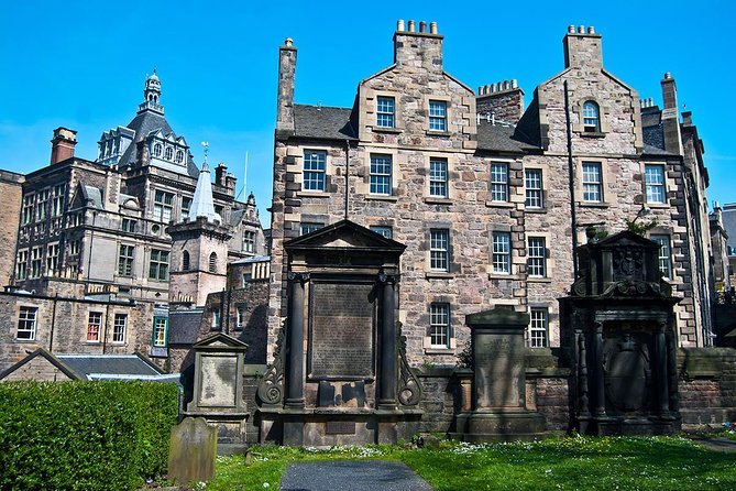 Edinburgh Darkside Walking Tour: Mysteries, Murder and Legends - How to Make This Walk Comfortable (and Hear the Stories)