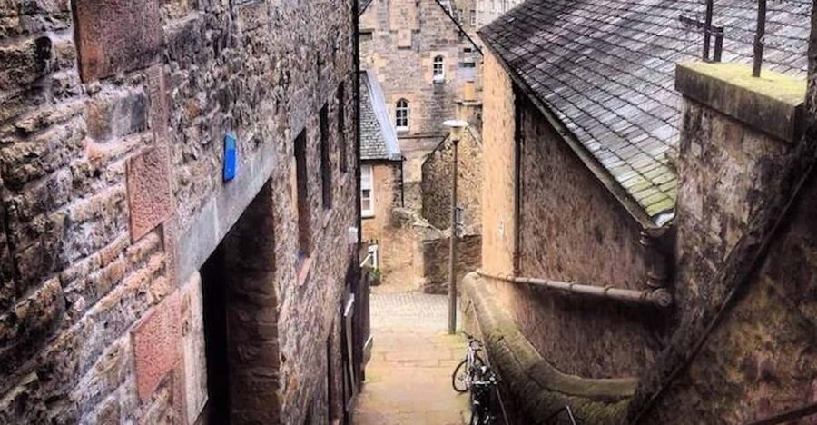 Edinburgh: Dean Village and Circus Lane Walking Tour - Meeting Point at Princes Street and the Fastest Route Into the Local Side