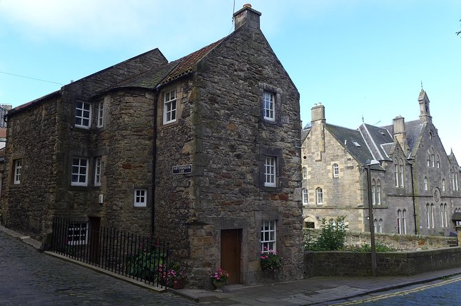Edinburgh: Dean Village Circus Lane Walking Tour with a Local - Stop 2: The not-so-New Town, Georgian layout and writer connections