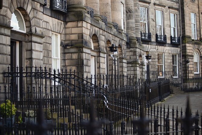 Edinburgh: Dean Village & New Town Walking Tour - Rose Street and the story behind secret bars